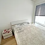 5 Rent Station Apartment *