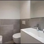 5 Rent Station Apartment