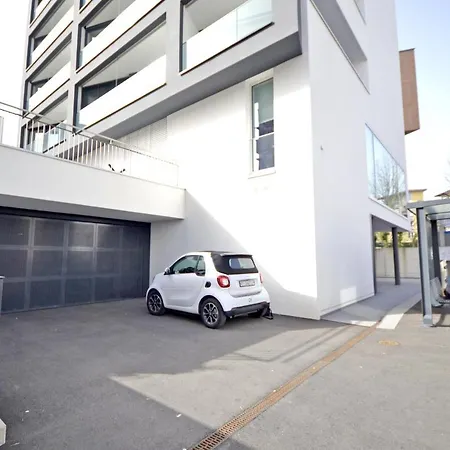 5 Rent Station Apartment *