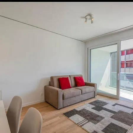 5 Rent Station Apartment