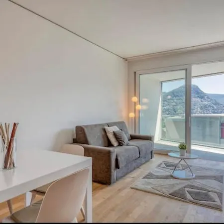 5 Rent Station Apartment *