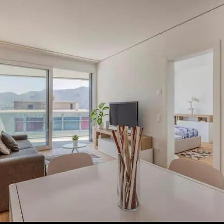 5 Rent Station Apartment *