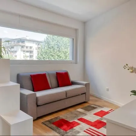 5 Rent Station Apartment