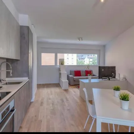5 Rent Station Apartment *