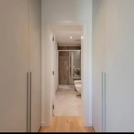 5 Rent Station Apartment