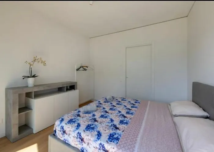 5 Rent Station アパート ルガーノ