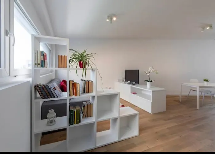 5 Rent Station アパート ルガーノ