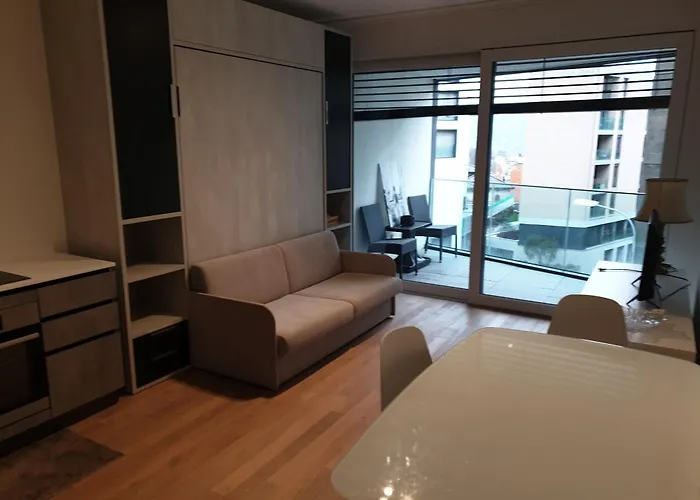 5 Rent Station アパート ルガーノ