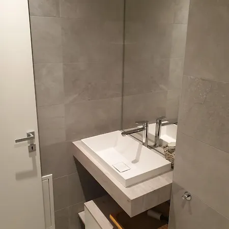 5 Rent Station Apartmán