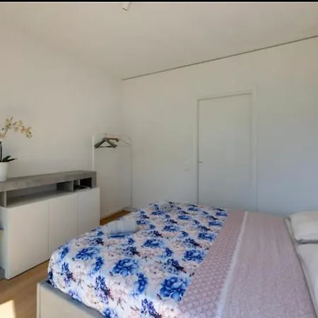 5 Rent Station شقة لوغانو