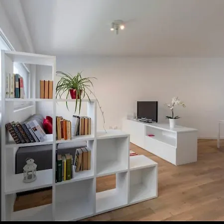 5 Rent Station شقة لوغانو